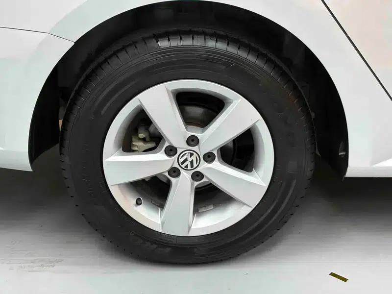 2013 Volkswagen Lavida Classic Facelift 1.6L Automatic Fashion Edition — миниатюра 17
