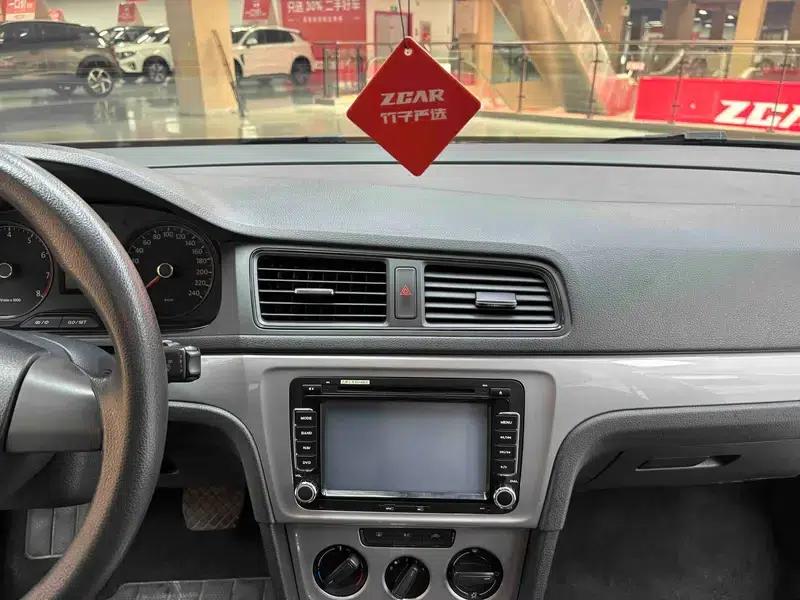 2013 Volkswagen Lavida Classic Facelift 1.6L Automatic Fashion Edition — миниатюра 21
