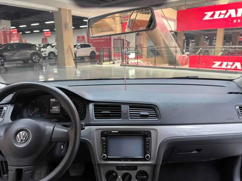 2013 Volkswagen Lavida Classic Facelift 1.6L Automatic Fashion Edition — миниатюра 23