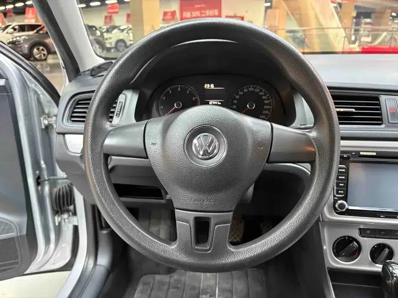 2013 Volkswagen Lavida Classic Facelift 1.6L Automatic Fashion Edition — миниатюра 25