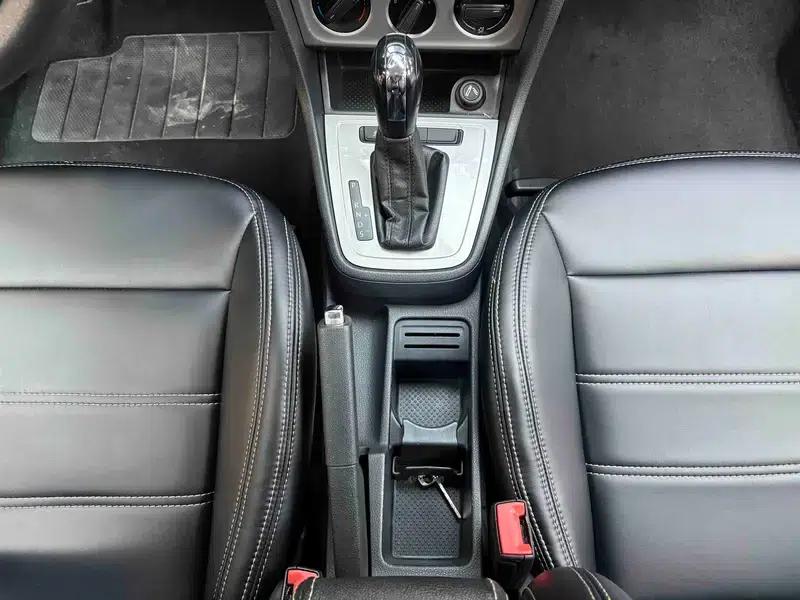 2013 Volkswagen Lavida Classic Facelift 1.6L Automatic Fashion Edition — миниатюра 26