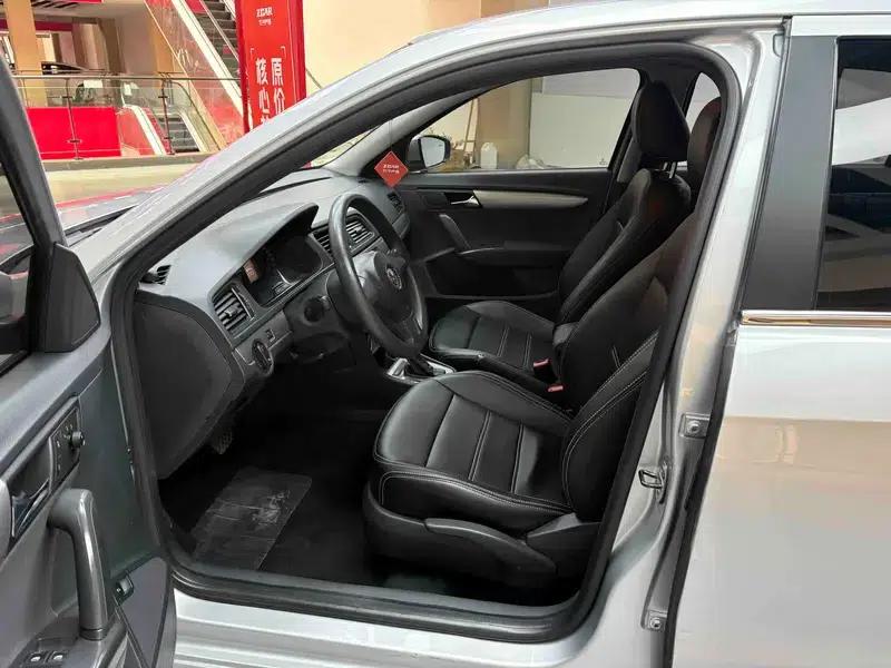 2013 Volkswagen Lavida Classic Facelift 1.6L Automatic Fashion Edition — миниатюра 28