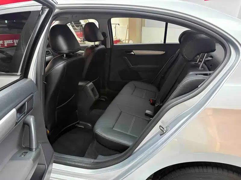 2013 Volkswagen Lavida Classic Facelift 1.6L Automatic Fashion Edition — миниатюра 30