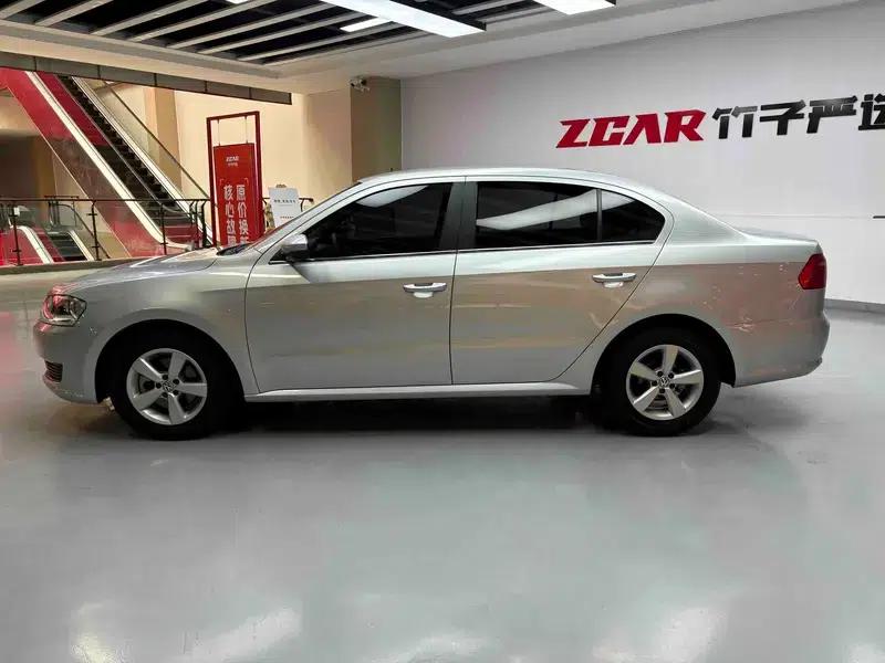 2013 Volkswagen Lavida Classic Facelift 1.6L Automatic Fashion Edition — миниатюра 4