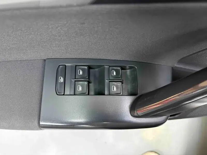 2013 Volkswagen Lavida Classic Facelift 1.6L Automatic Fashion Edition — миниатюра 32