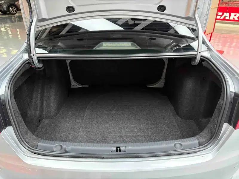 2013 Volkswagen Lavida Classic Facelift 1.6L Automatic Fashion Edition — миниатюра 34