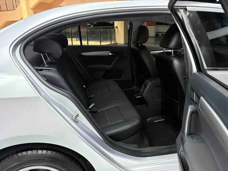 2013 Volkswagen Lavida Classic Facelift 1.6L Automatic Fashion Edition — миниатюра 35