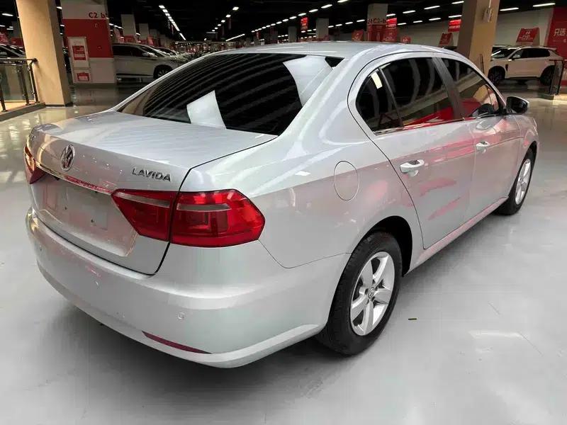 2013 Volkswagen Lavida Classic Facelift 1.6L Automatic Fashion Edition — миниатюра 7