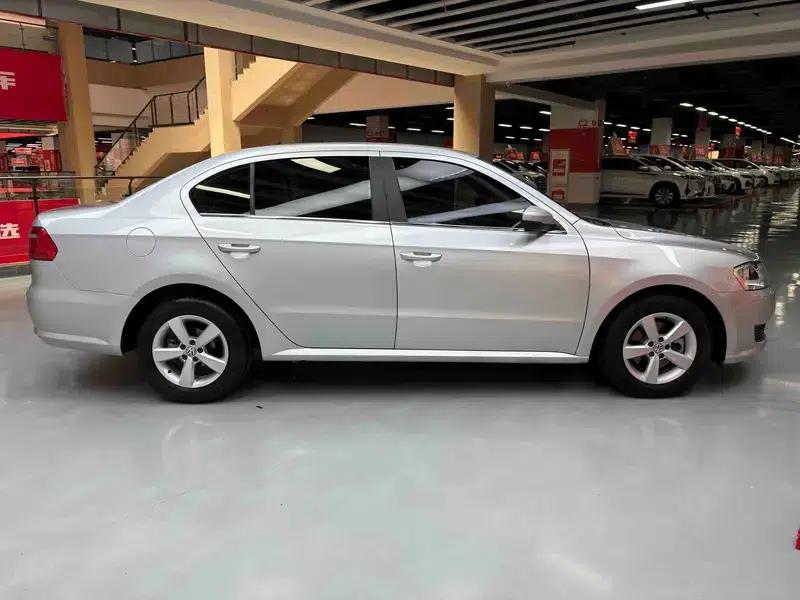 2013 Volkswagen Lavida Classic Facelift 1.6L Automatic Fashion Edition — миниатюра 8