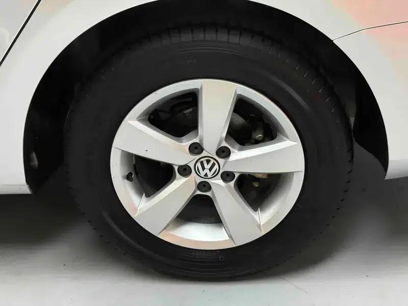 2013 Volkswagen Lavida Classic Facelift 1.6L Automatic Fashion Edition — миниатюра 9