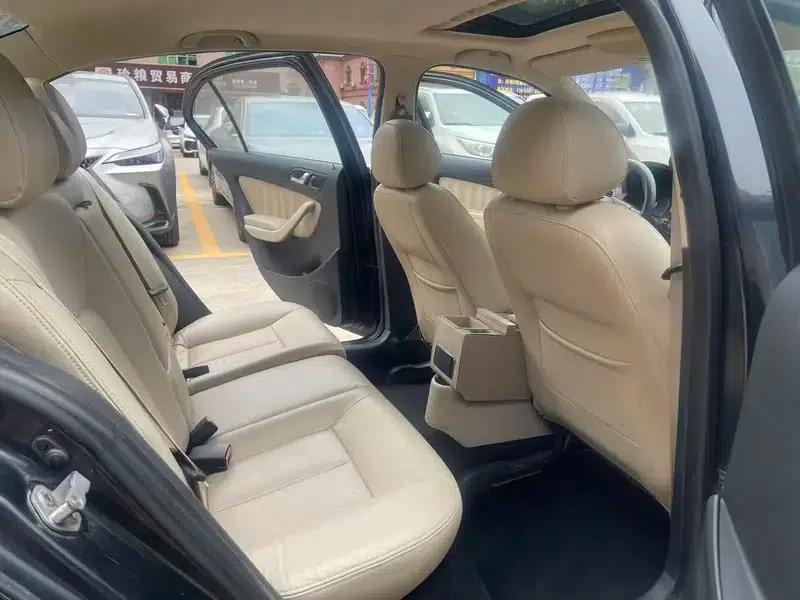 2011 Volkswagen Lavida 1.6L Automatic Premium Edition — миниатюра 11