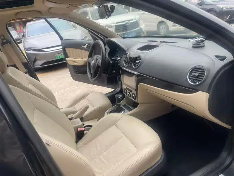 2011 Volkswagen Lavida 1.6L Automatic Premium Edition — миниатюра 8