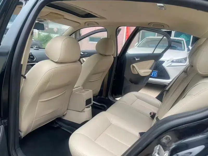 2011 Volkswagen Lavida 1.6L Automatic Premium Edition — миниатюра 10