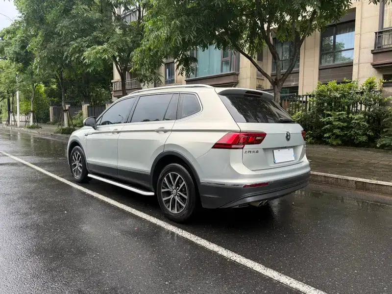 Tiguan L 2018 Facelift 330TSI Automatic 2WD Luxury Edition — миниатюра 5