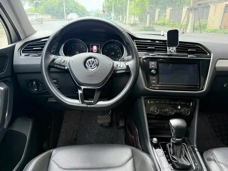 Tiguan L 2018 Facelift 330TSI Automatic 2WD Luxury Edition — миниатюра 9