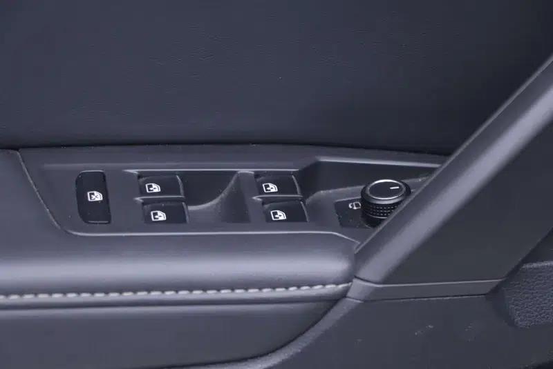 Tiguan L 2021 330TSI Automatic 2WD Smart Edition — миниатюра 28