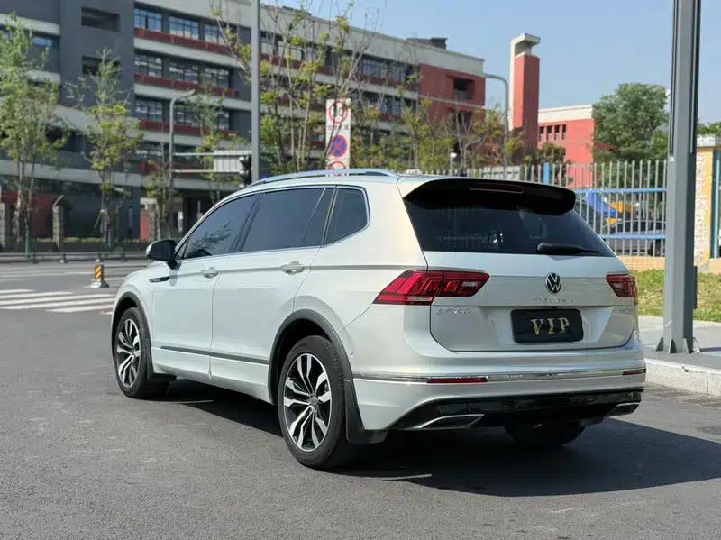 Tiguan L 2021 330TSI Automatic 2WD R-Line Flagship Edition — миниатюра 4