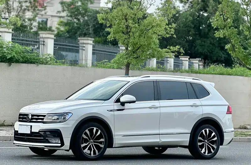 Tiguan L 2021 330TSI Automatic 2WD R-Line Premium Edition — миниатюра 1