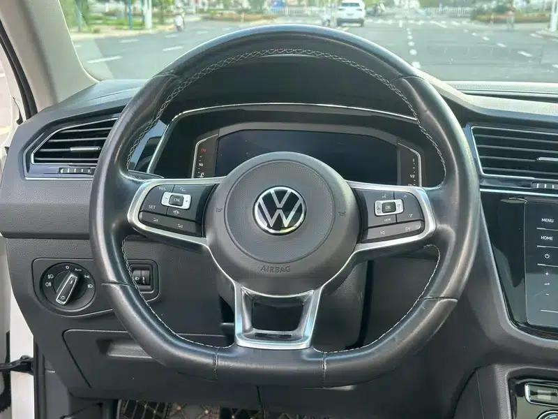 Tiguan L 2021 330TSI Automatic 2WD R-Line Premium Edition — миниатюра 15