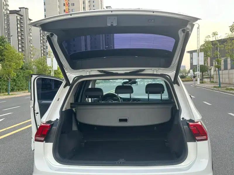 Tiguan L 2021 330TSI Automatic 2WD R-Line Premium Edition — миниатюра 21