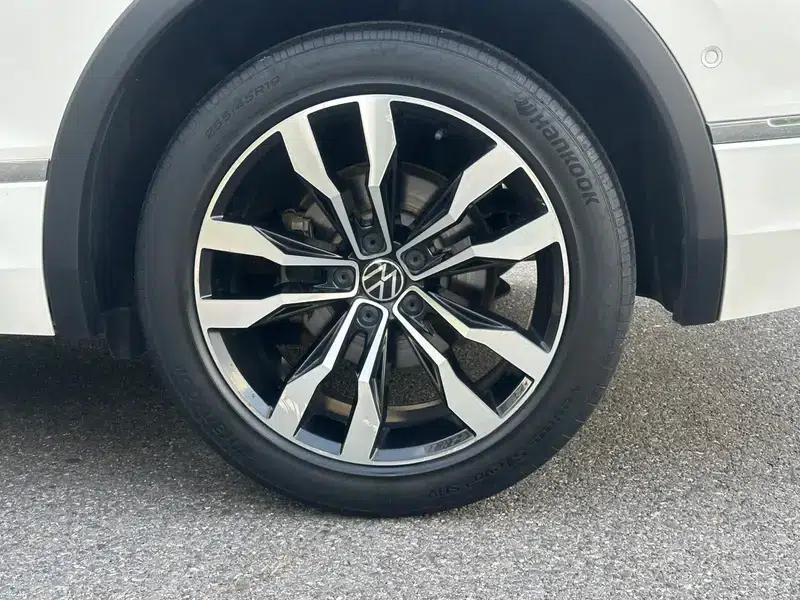 Tiguan L 2021 330TSI Automatic 2WD R-Line Premium Edition — миниатюра 7