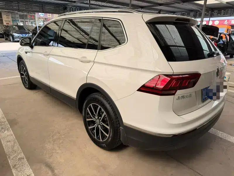 Tiguan L 2018 Facelift 330TSI Automatic 2WD Luxury Edition — миниатюра 3