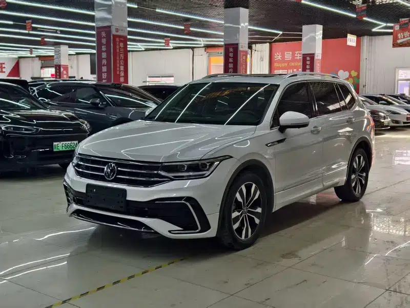 Tiguan L 2022 330TSI Automatic 2WD R-Line Premium Edition — миниатюра 1