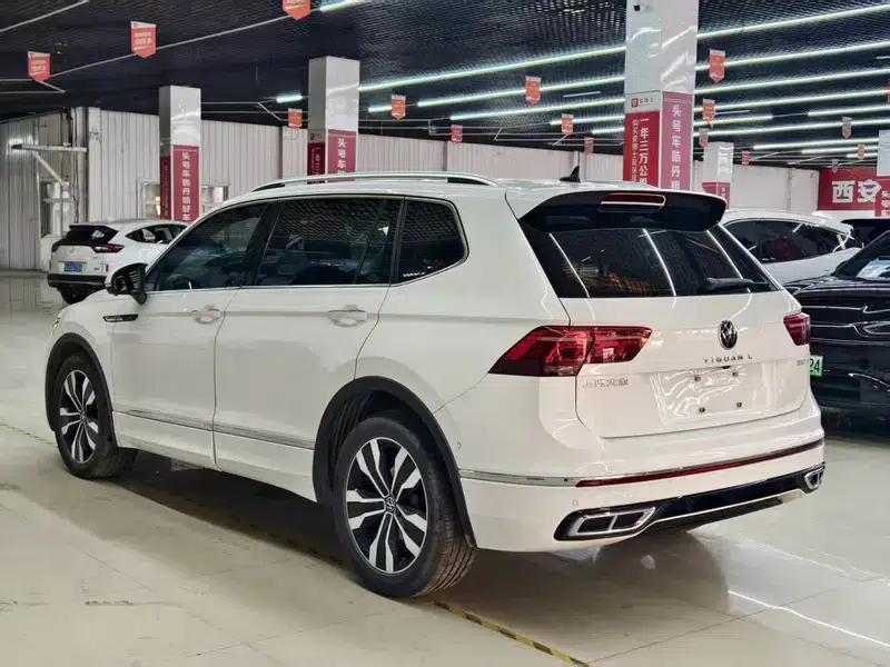 Tiguan L 2022 330TSI Automatic 2WD R-Line Premium Edition — миниатюра 4