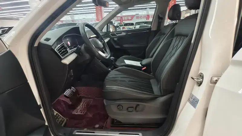 Tiguan L 2022 330TSI Automatic 2WD R-Line Premium Edition — миниатюра 8