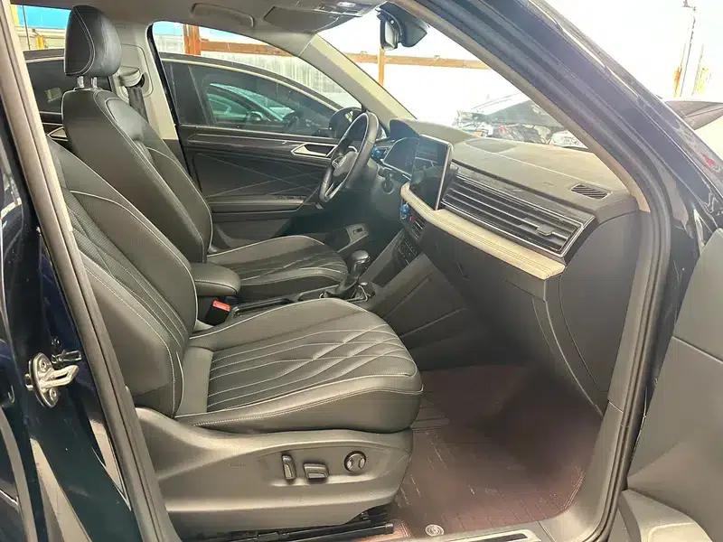 Tiguan L 2022 330TSI Automatic 2WD R-Line Premium Edition — миниатюра 9