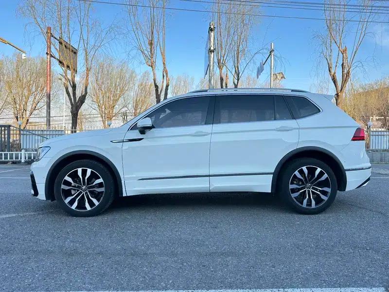Tiguan L 2021 330TSI Automatic 2WD R-Line Premium Edition — миниатюра 4