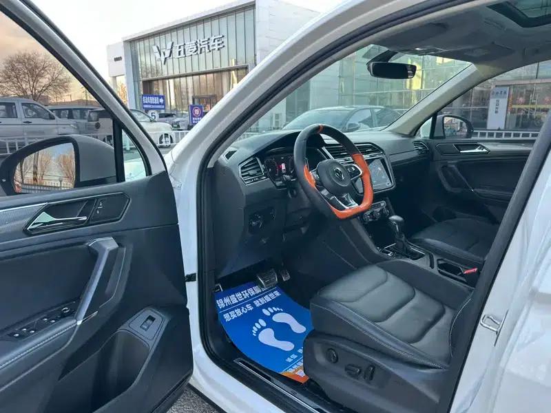 Tiguan L 2021 330TSI Automatic 2WD R-Line Premium Edition — миниатюра 10