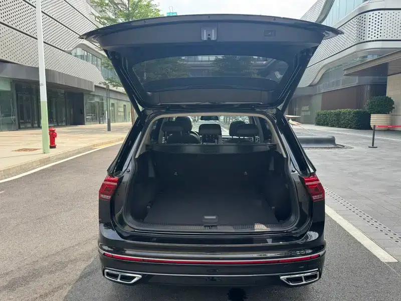 Tiguan L 2024 330TSI 2WD R-Line Premium Edition — миниатюра 32
