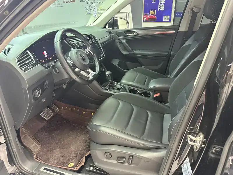 Tiguan L 2021 330TSI Automatic 2WD R-Line Premium Edition — миниатюра 8