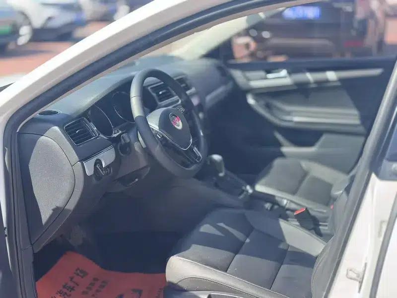2015 Volkswagen Sagitar 230TSI Automatic Comfort Model — миниатюра 8
