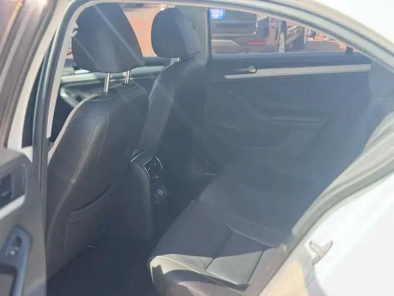 2015 Volkswagen Sagitar 230TSI Automatic Comfort Model — миниатюра 9