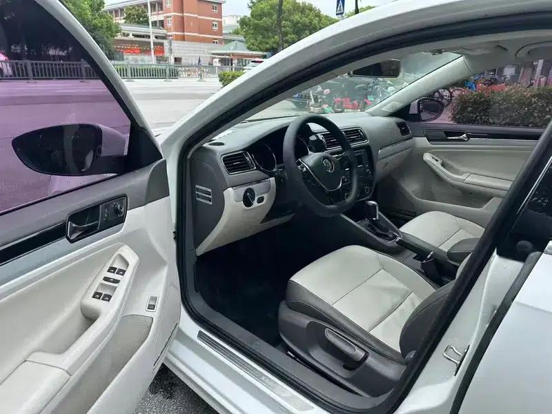 2015 Volkswagen Sagitar 1.6L Automatic Fashion Edition — миниатюра 8