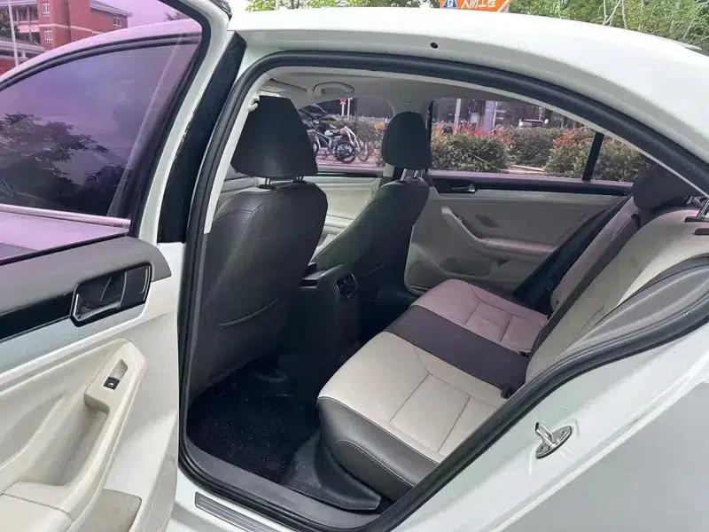 2015 Volkswagen Sagitar 1.6L Automatic Fashion Edition — миниатюра 9