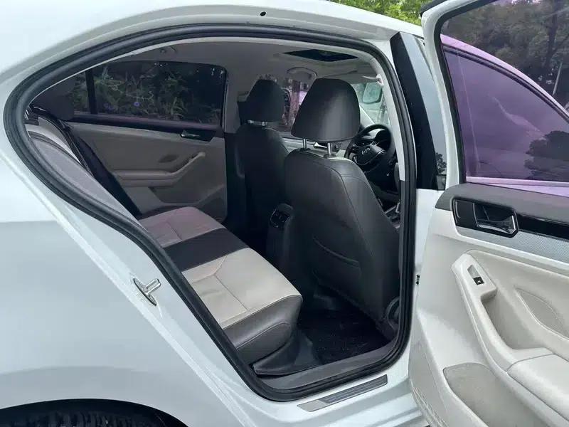 2015 Volkswagen Sagitar 1.6L Automatic Fashion Edition — миниатюра 10