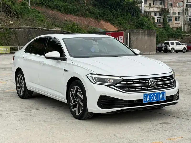 2023 Volkswagen Sagitar 300TSI DSG Excellence Edition — миниатюра 3