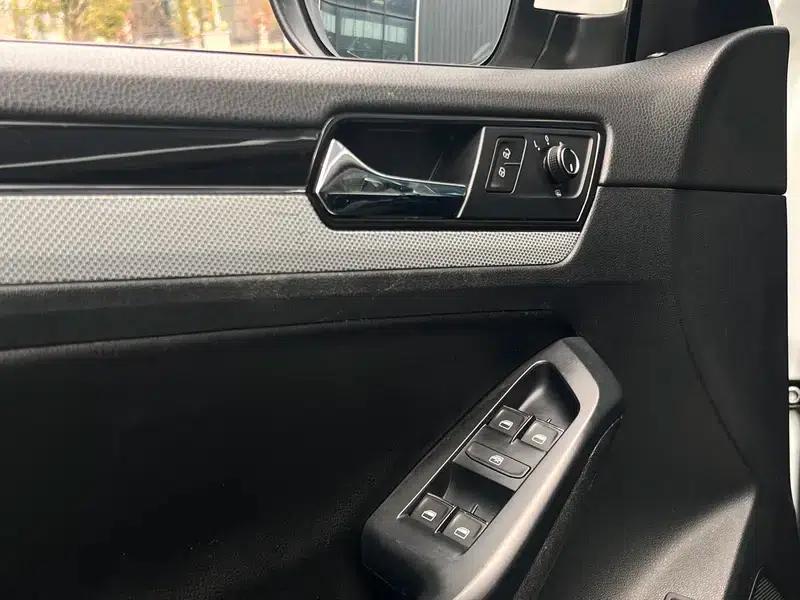 2015 Volkswagen Sagitar 230TSI Automatic Comfort Model — миниатюра 10