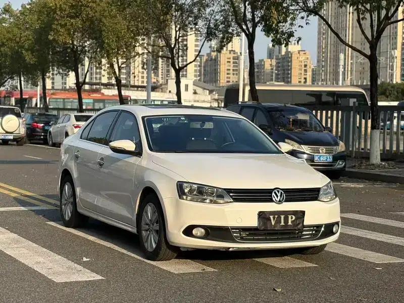 2014 Volkswagen Sagitar 1.6L Automatic Comfort Model — миниатюра 3