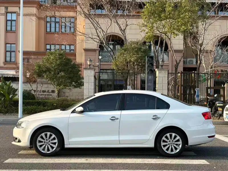 2014 Volkswagen Sagitar 1.6L Automatic Comfort Model — миниатюра 4