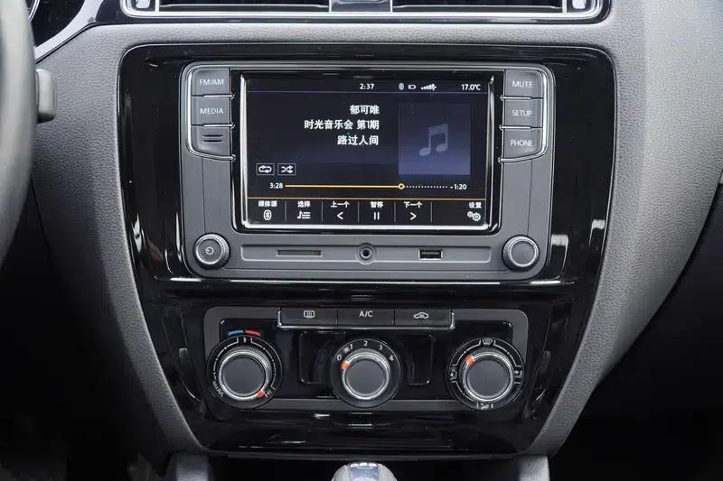 2017 Volkswagen Sagitar 230TSI Automatic Comfort Edition — миниатюра 6