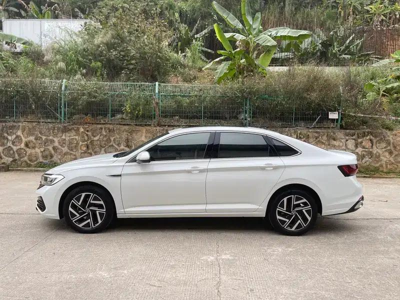 2024 Volkswagen Sagitar 300TSI DSG Flying Edition — миниатюра 3