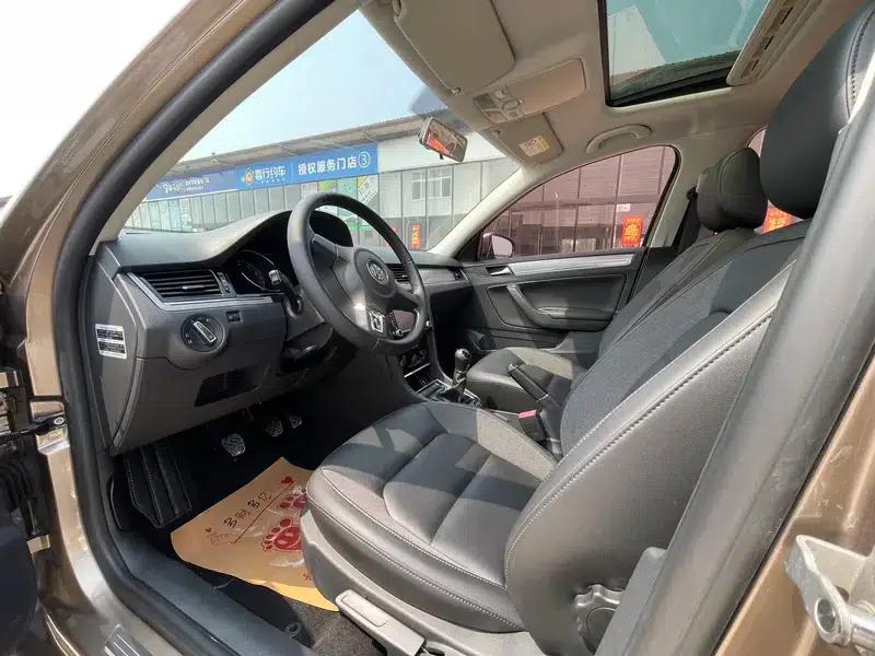 2014 Volkswagen Bora 1.6L Manual Comfort Model — миниатюра 8