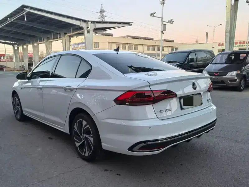 2025 Volkswagen Bora 300TSI DSG Premium Edition — миниатюра 4