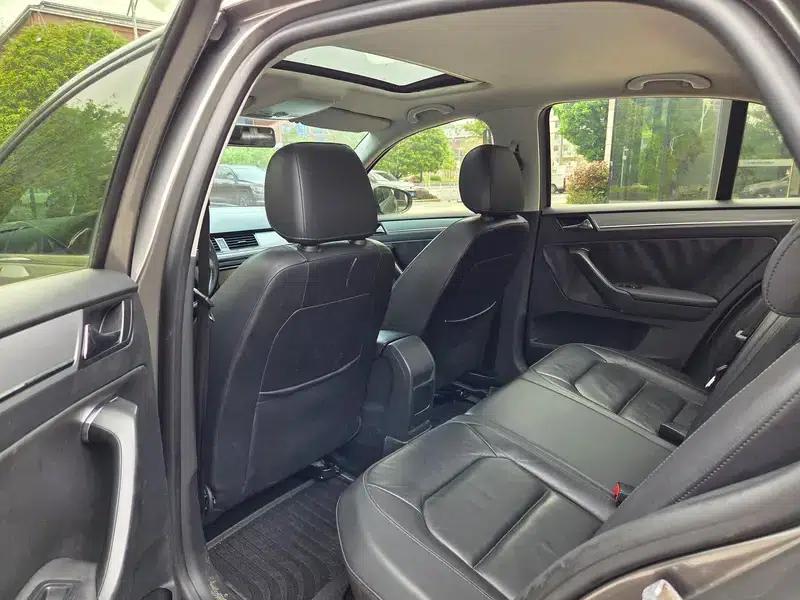 2013 Volkswagen Bora 1.6L Manual Comfort Model — миниатюра 11