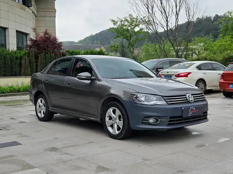2013 Volkswagen Bora 1.6L Manual Comfort Model — миниатюра 3