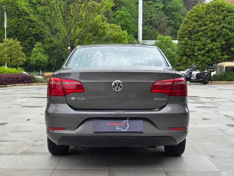 2013 Volkswagen Bora 1.6L Manual Comfort Model — миниатюра 6
